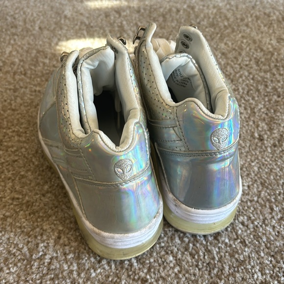 YRU Qozmo Aiire Silver Holographic High Top Sneakers - Picture 5 of 8